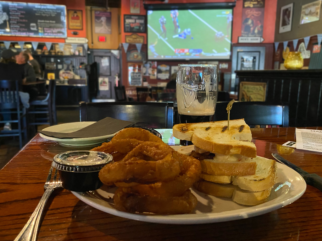 Olde Magoun's Saloon